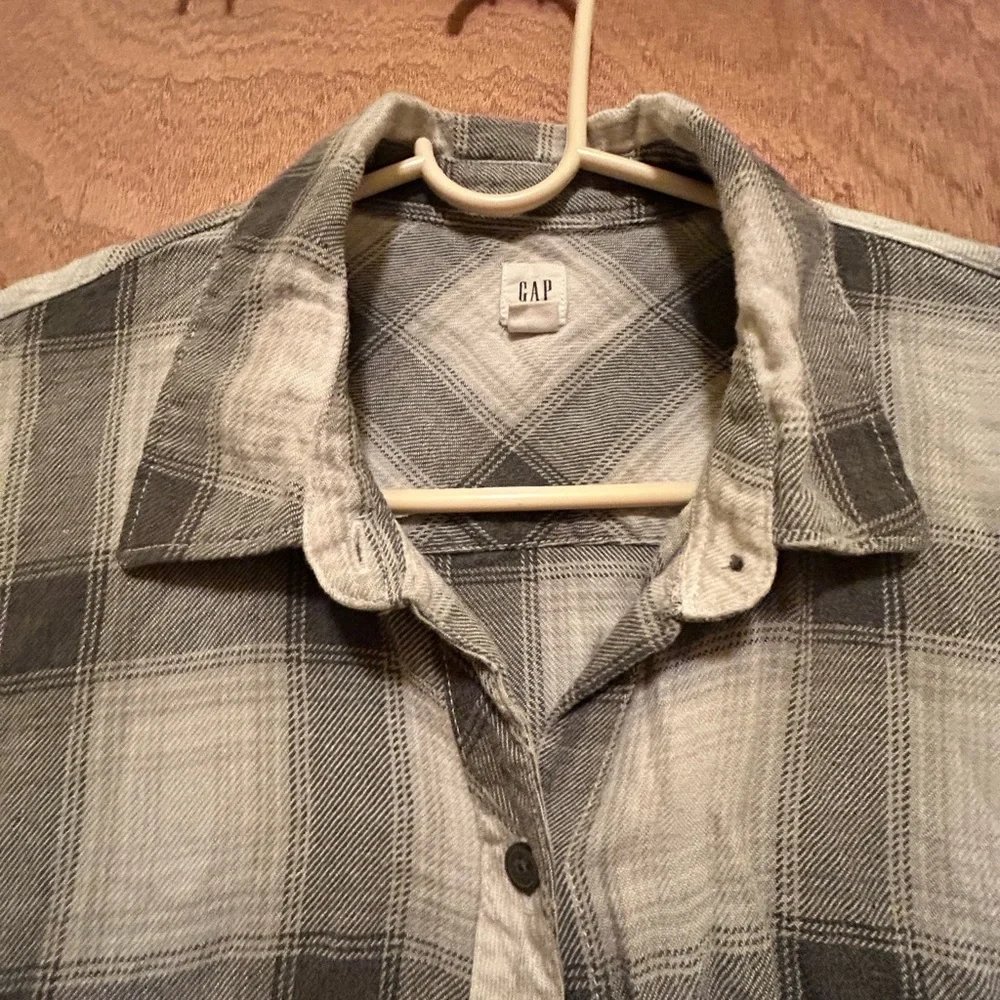 GAP Women's Black and Gray Plaid Button Down Shirt
